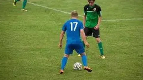 2025年足球新星崛起，他能否担起重任？巅峰时刻与低谷徘徊，揭秘中国足球新星的命运转折！